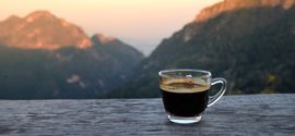 Americano on the background of the mountains.